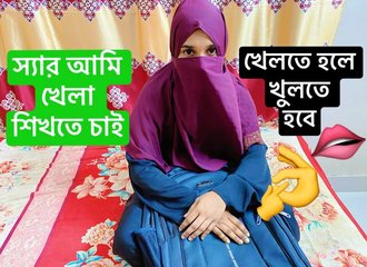 Un enseignant déchaîné s'unit à son élève dans une aventure torride et lui offre une fellation audacieuse dans sa chambre