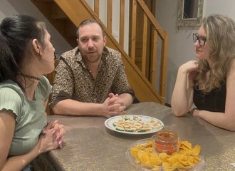 Domination Française : Humiliation FemDom, Strap-On, Fist, Cire Brûlante, Jet d'Eau Froide et CEI